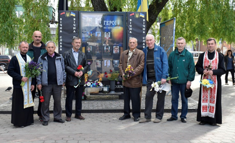 У Жмеринці у День Героїв вшанували пам’ять захисників, які віддали своє життя за Україну