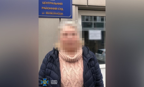 СБУ затримала колаборантку, яка допомагала окупантам проводити псевдореферендум на Херсонщині
