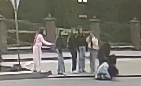 У центрі міста Сарни компанія тінейджерок побила дівчину: що відомо про інцидент
