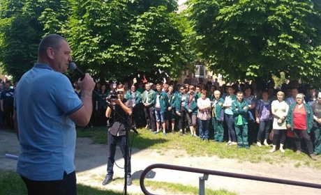 А тим часом у Понінці: керівник фабрики закликає блокувати Новоград, щоб врятувати підприємство