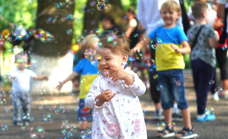 Ласощі, атракціони, мильні бульбашки: як у Переяславі відсвяткували День сім’ї. ФОТОРЕПОРТАЖ