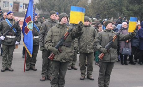 На центральній площі Калинівки нацгвардійці присягнули українському народові