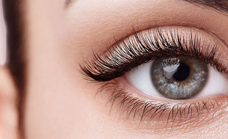 Контактні лінзи та макіяж: поєднання комфорту та краси