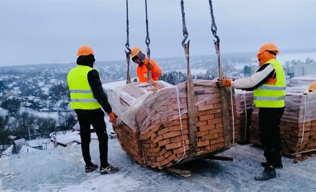Нову багатоповерхівку по Соборній повинні завершити у 2021 році