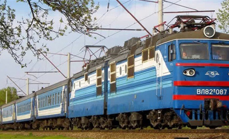 Актуальний розклад руху пасажирських поїздів по станції Кривин та автобуса до Кривина