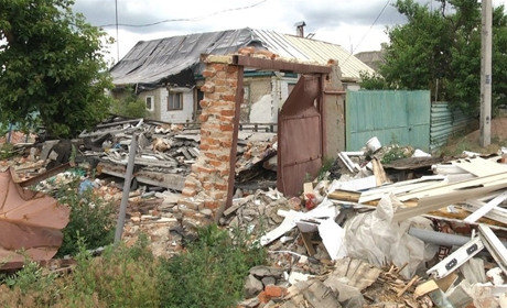 Завалений вихід з підвалу та пожежа згори: як після бомбардування у Коростені врятували 5 дітей