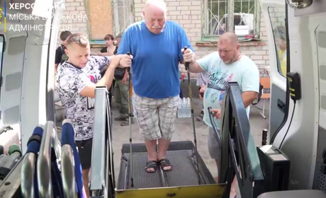 З мікрорайону Острів у Херсоні евакуювали половину мешканців, але дітей порахували дивно