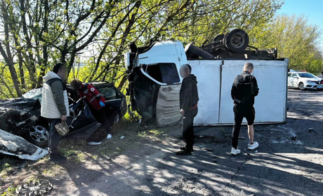 Аварія в Південноукраїнській громаді: троє поранених і розбита Audi