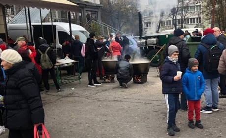 В Южному через відсутність електроенергії волонтери організували спеціальні пункти (ФОТО)