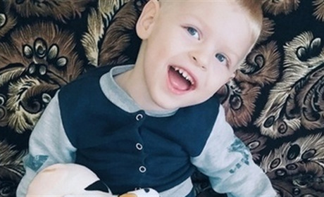 Помоги своим. Трехлетний Ян борется с ДЦП. Ему помогает любовь родителей и очень нужна реабилитация