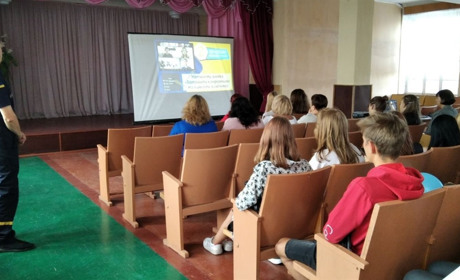 Інструктажі із освітянами та здобувачами освіти провели рятувальники Шепетівщини