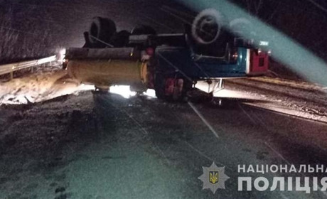 На Кременеччині не розминулися вантажівка з легковиком