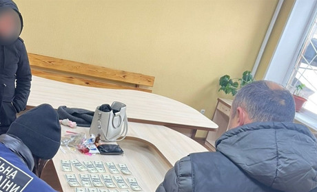 На Сумщині працівниця ТЦК та СП за 3000 доларів «звільняла» від мобілізації