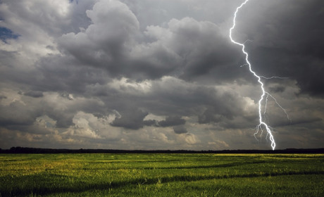 На Луганщині синоптики попереджають про погіршення погоди 30 травня. Очікуються грози і шквали