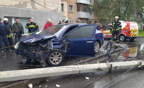 В Измаиле сегодня произошло сразу два ДТП: пострадали машины и столбы