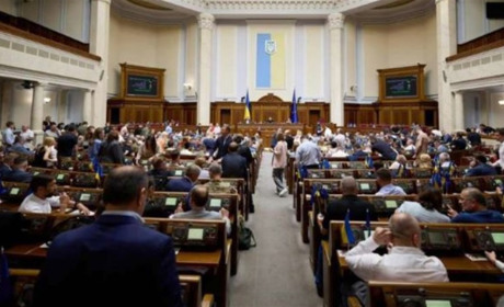 Народні депутати ухвалили рішення підняти доплати чиновникам