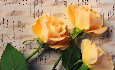 От «Пропала собака» до куплетов Мефистофеля: в школе искусств выступил Эдуард Листин с учениками