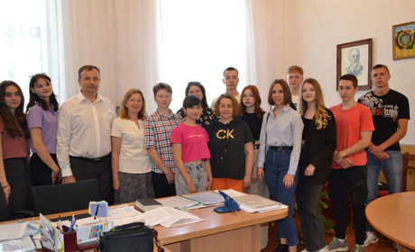 Випускники ЗОШ № 2 міста Чортків зібрали кошти на потреби воїнів ЗСУ
