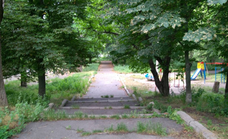 Молодіжний парк занадто засмічений. І не тільки для молоді. Фотофакт