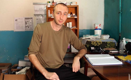 Бойовий медик розповів про Глухів у перший день вторгнення рф, порятунок поранених і батька-героя