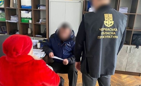 На спробі збуту наркотичних засобів ув’язненим викрили працівника установи ДКВС України