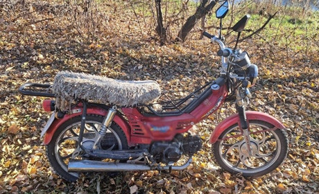 Зник біля кафетерію: на Звягельщині поліцейські повернули власниці викрадений мотоцикл