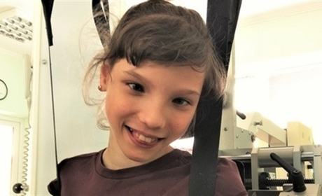 Помоги своим. Вика учится ходить с диагнозом ДЦП. Нужен новый курс реабилитации