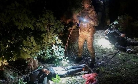 Крали гроші і ювелірні вироби