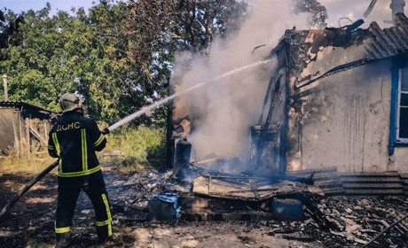 На Фастівщині під час пожежі в селі Пилипівка врятували літню жінку