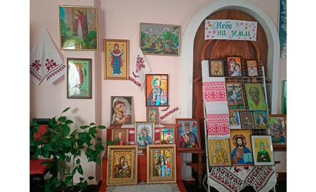 Білопільська бібліотека запрошує на виставку сучасних ікон «Небо на Землі»