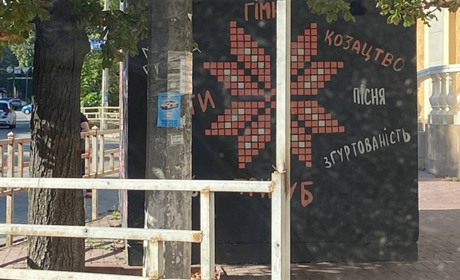 «Чуєте дрон — ховайтесь!»: херсонці розповідають, як поводитись, якщо вас наздогнав російський дрон