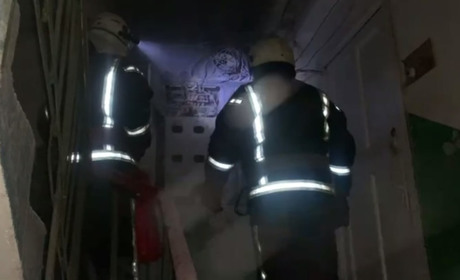 У Шостці опівночі у багатопорхівці загорілась щитова