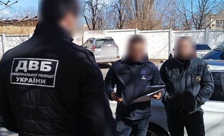 На Одещині правоохоронці вимагали і викрадали гроші у наркоторговців: заробили 4,6 млн грн