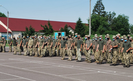 У Золотоноші кращі з кращих військовослужбовців отримали відзнаки та нагороди з нагоди свята