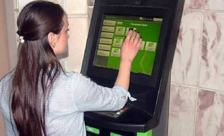 З 1 серпня діятимуть оновлені правила поповнення карток через термінали