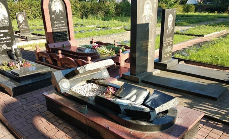 Розбиті пам’ятники АТОвцям відновлять у вересні