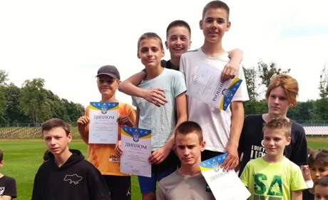 Команда юнаків Червоноградської ДЮСШ №2 стала чемпіоном області з естафетного бігу