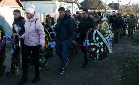 Білопілля попрощалося з воїном-героєм Владиславом Мірошниченком