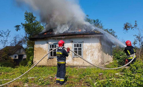В Іванівці, що на Кагарличчині, горіла хата