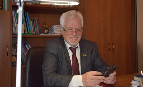 Паламарчукові мости: Микола Євгенович тридцять років очолює училище