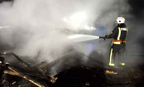 У Володимирці рятувальники ліквідовували пожежу у приватному господарстві