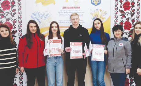 Переможці проєкту від "Товариства Червоного Хреста України" — кіцманські ліцеїсти