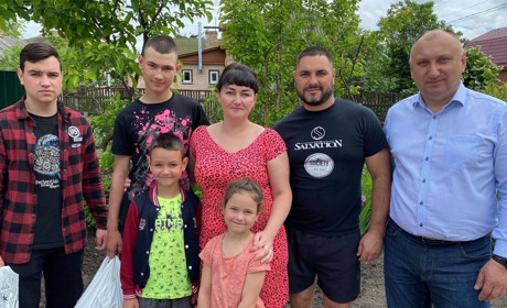 Євгеній Курбет відвідав багатодітні родини у Золотоноші та Черкасах