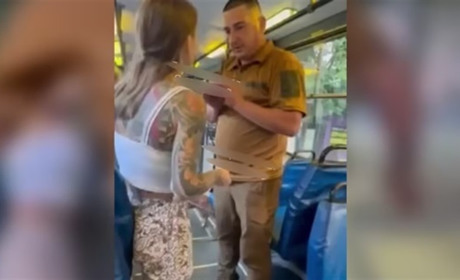 В Одесі чоловік побив жінку, яка заступился за кондукторку тролейбуса: що про нього відомо
