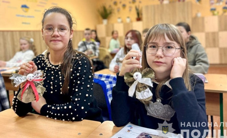 "Маленькі янголи" для великих героїв: як звягельські учні підтримують наших військових