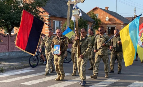 Втрата громади: у Любахах попрощалися із 28-річним десантником