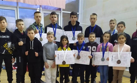 На Всеукраїнському чемпіонаті вихованці Нижньосірогозької секції карате вибороли 10 нагород
