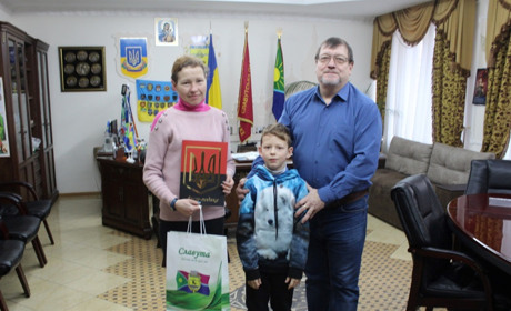 Вручено подяку від командування рідним захисника України зі Славути