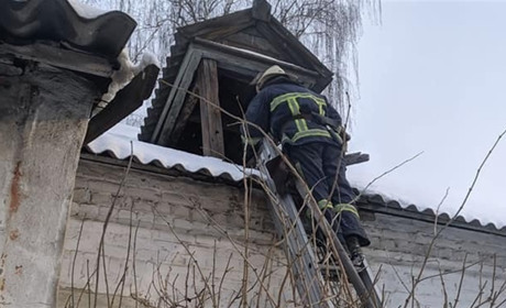Намагалися зігрітися у мороз: на Лозівщині горіли сторожка та покинутий будинок
