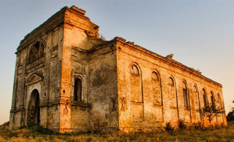 У Кам'янці Вигодянської громади остаточно руйнується унікальний костел